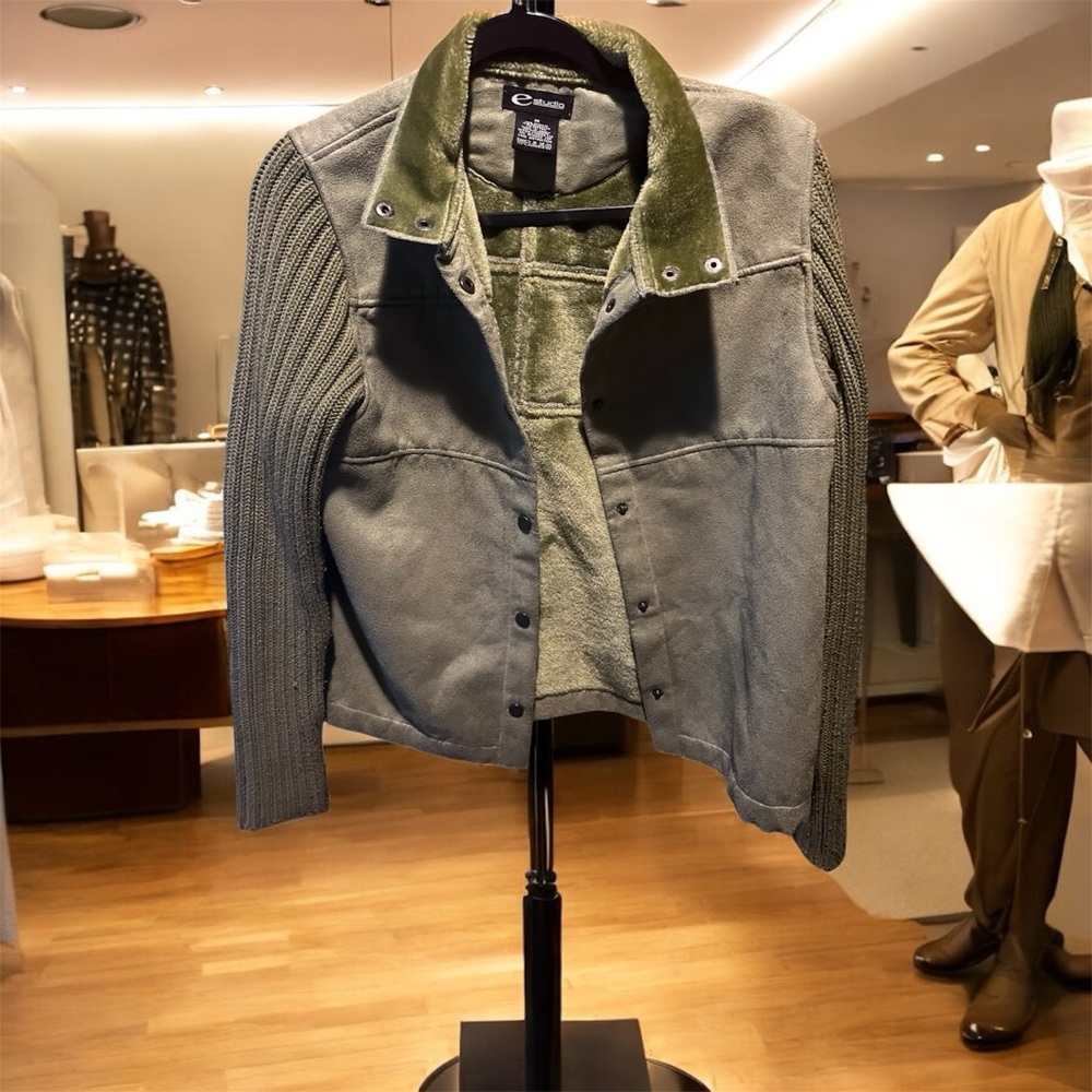Khaki green suede button up jacket #suedelove